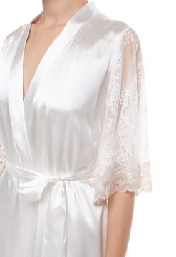 Короткий халат Suavite lace-short-robe-slp82-19-mw-bridget-w