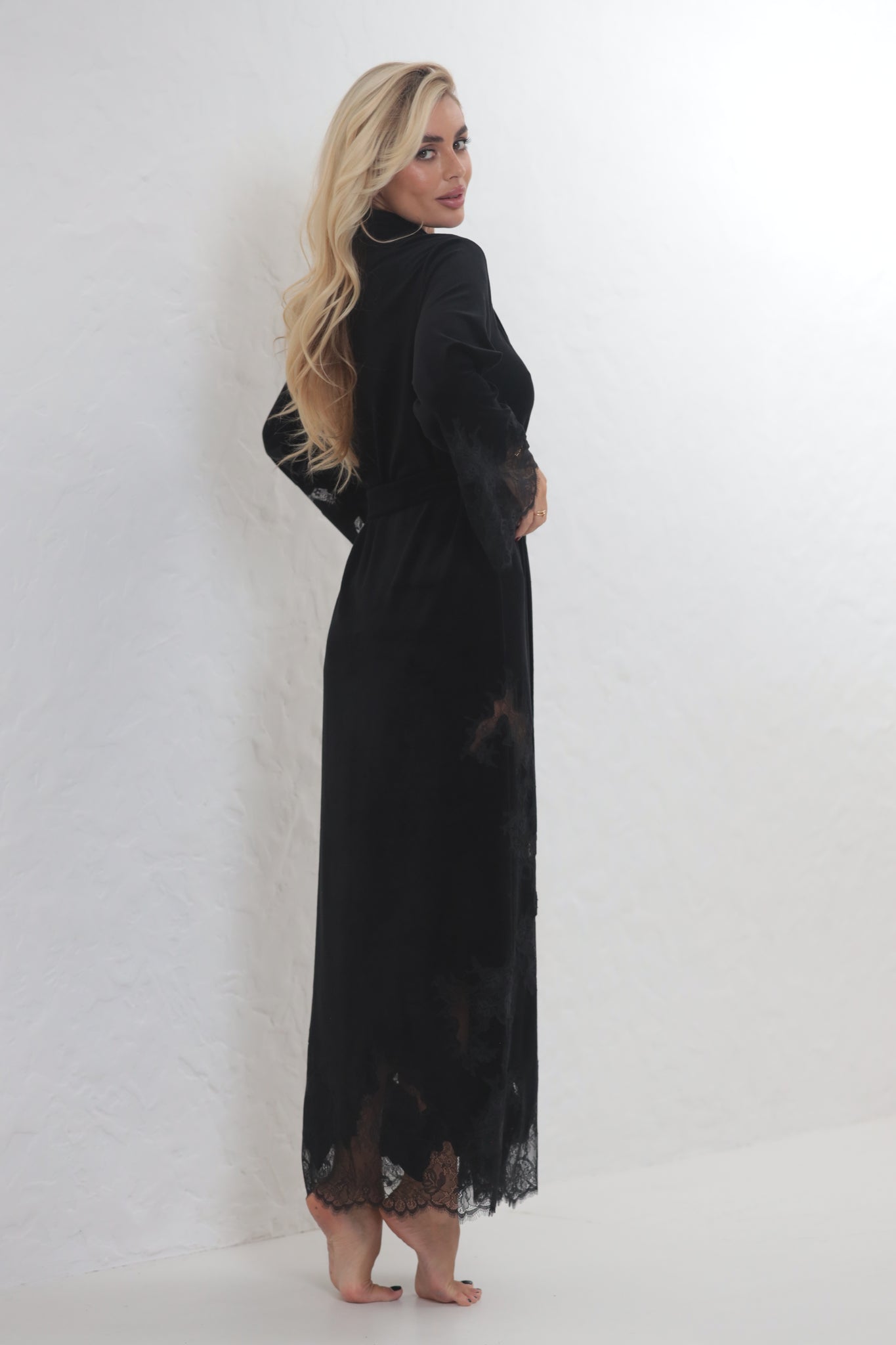 Madeleine Long Velour Robe Black